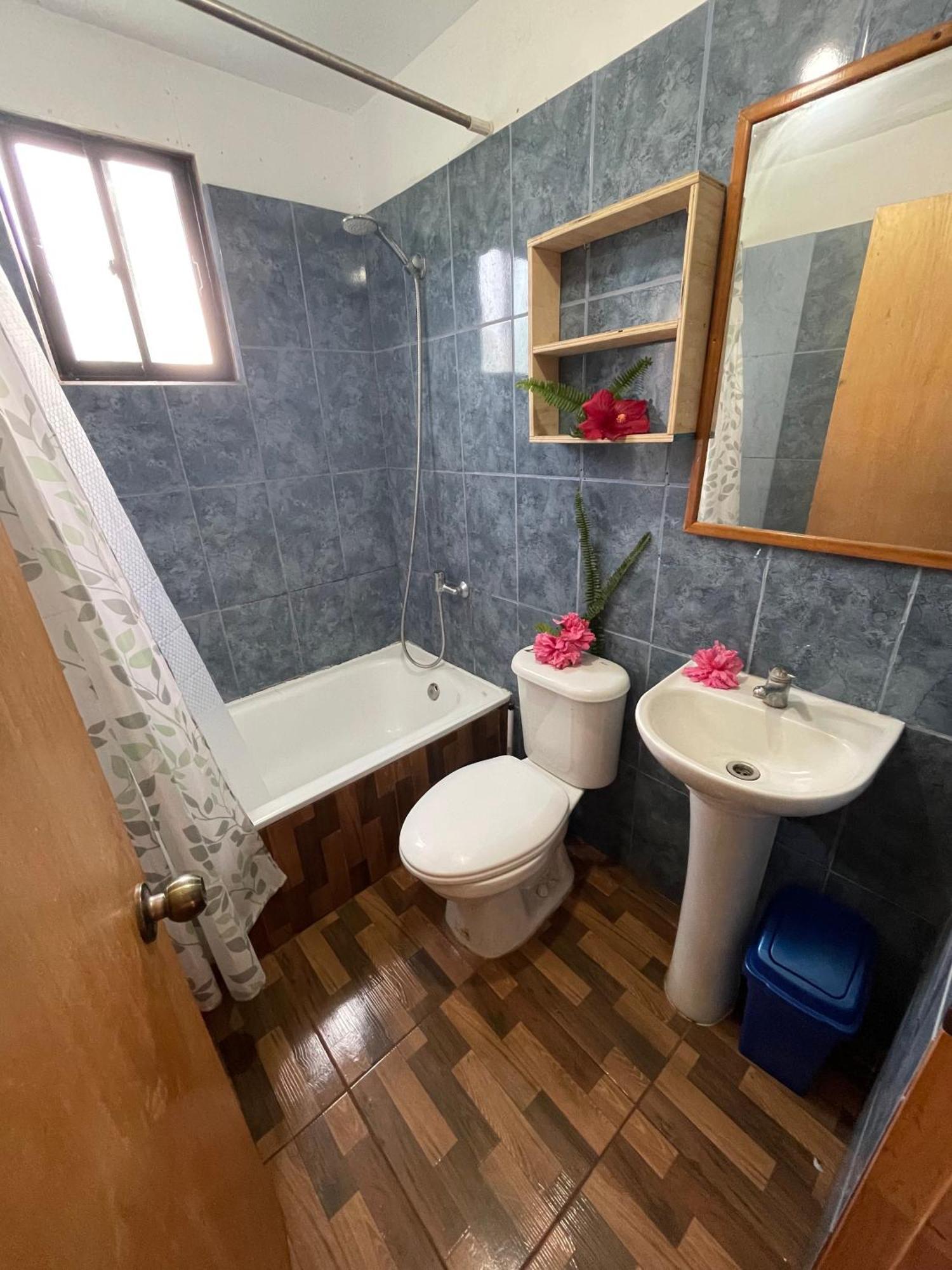 Pua Vaenga Hostel Χάνγκα Ρόα Εξωτερικό φωτογραφία
