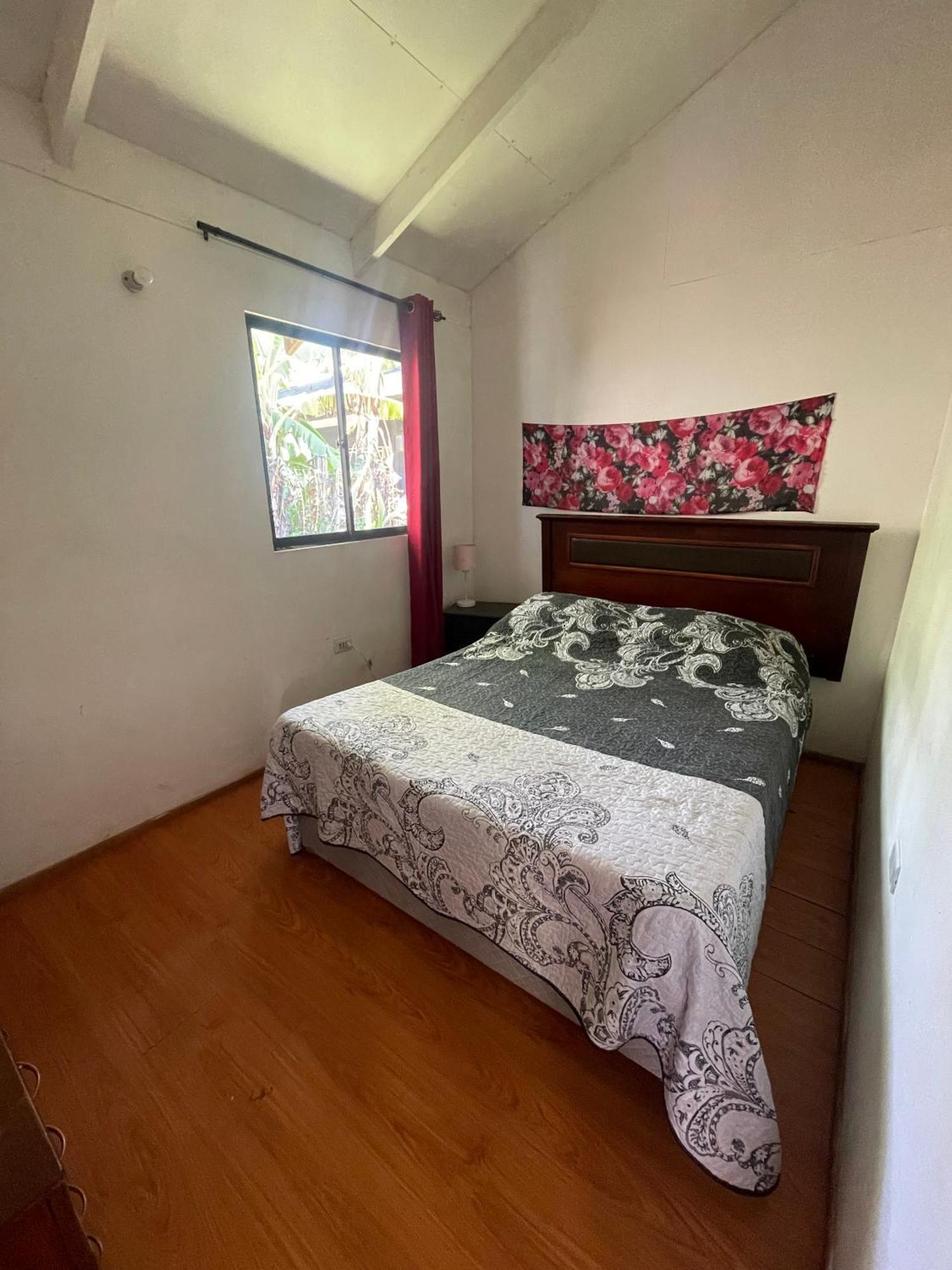Pua Vaenga Hostel Χάνγκα Ρόα Εξωτερικό φωτογραφία